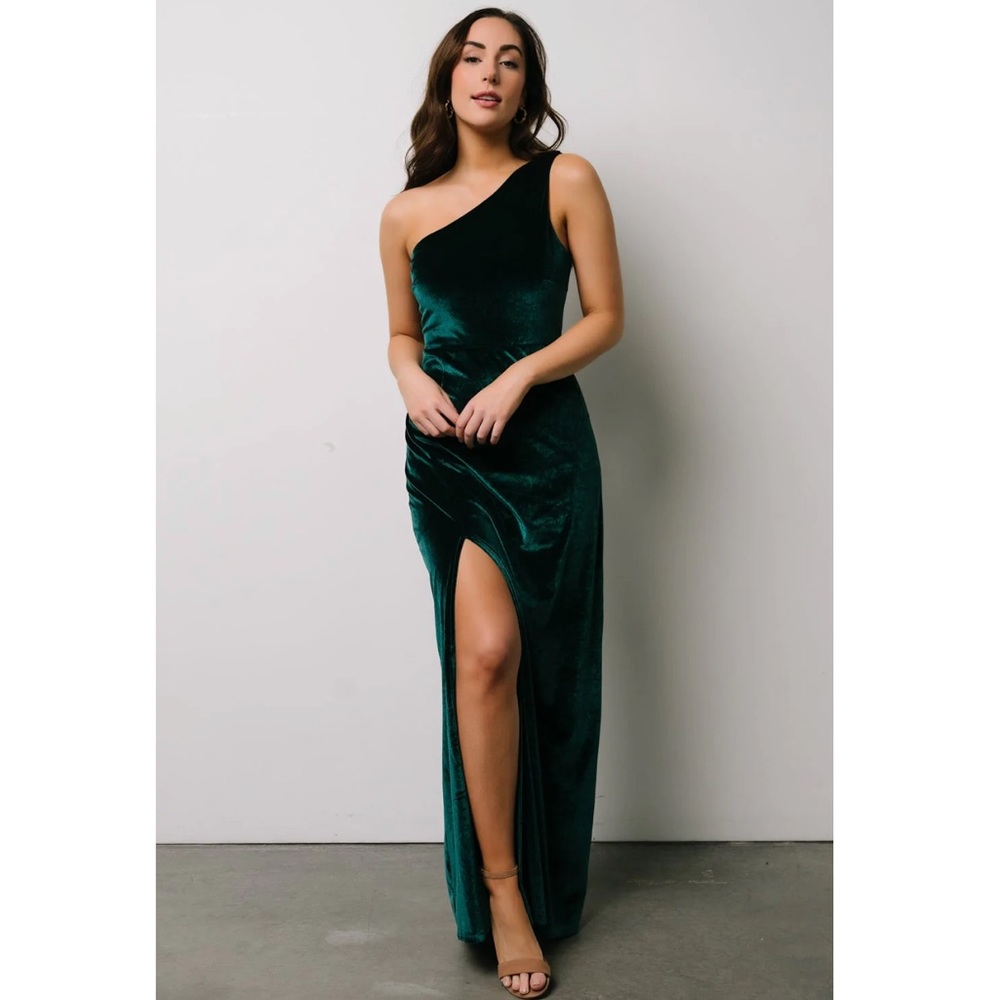 ✨ Baltic Born Tatiana Velvet One Shoulder Maxi Dress in Emerald ✨